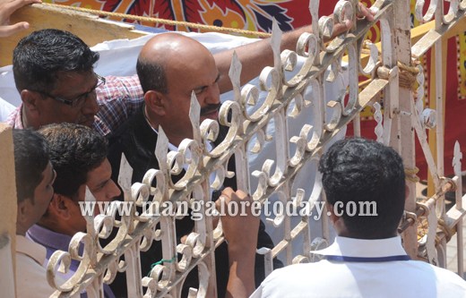 Moideen Bava voting at congress Primaries
